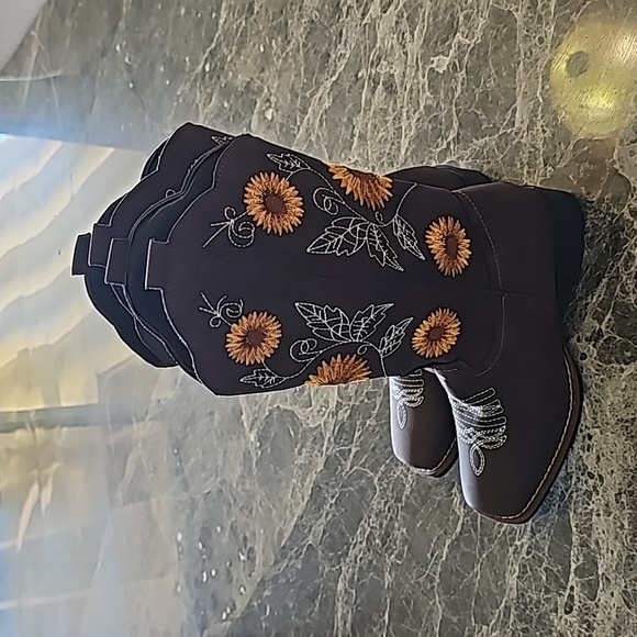 NWT Cowgirl Boots Brown With Sunflower Top Design - Picture 8 of 8